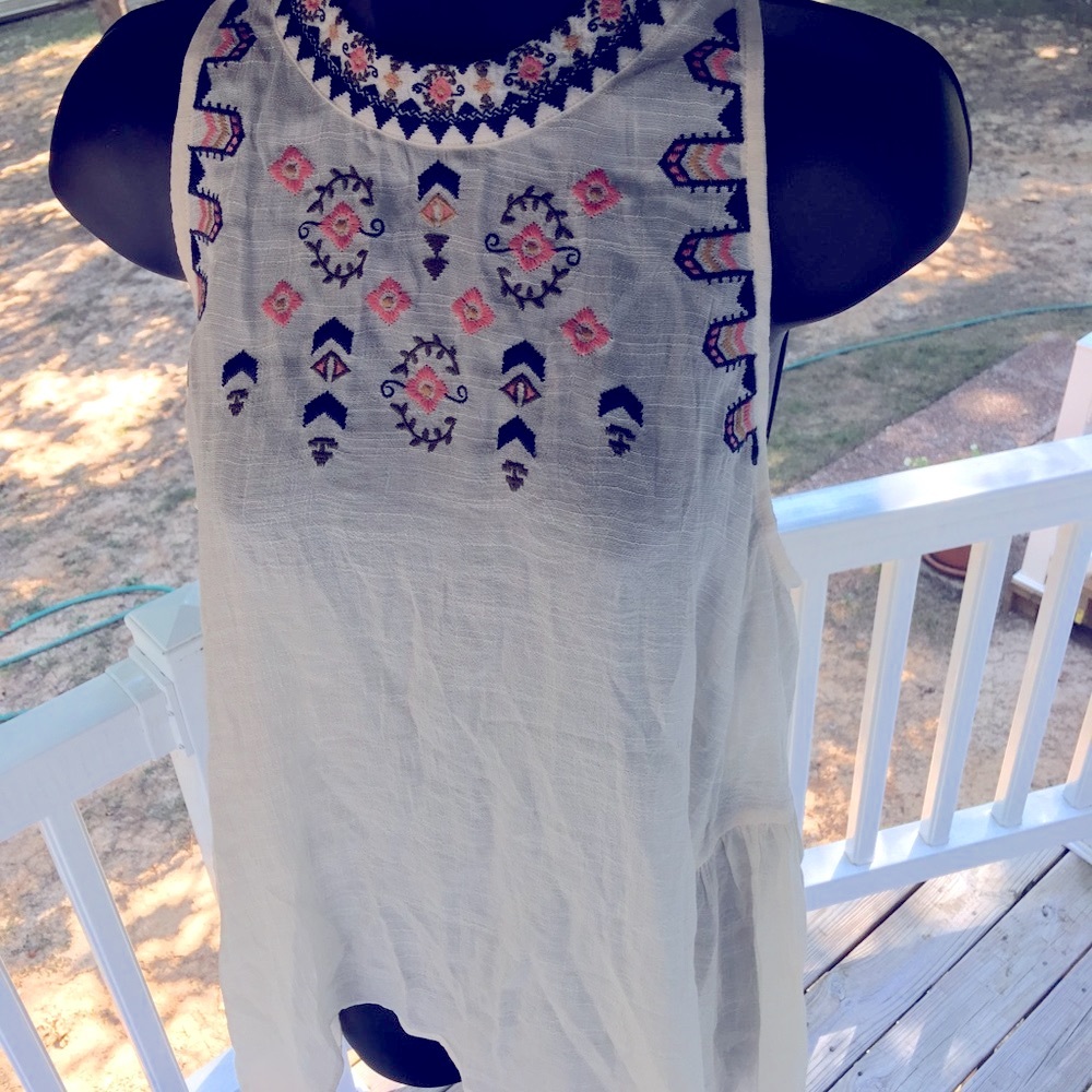 Living Doll embroidered high low easy breezy cool tank top size XL Juniors